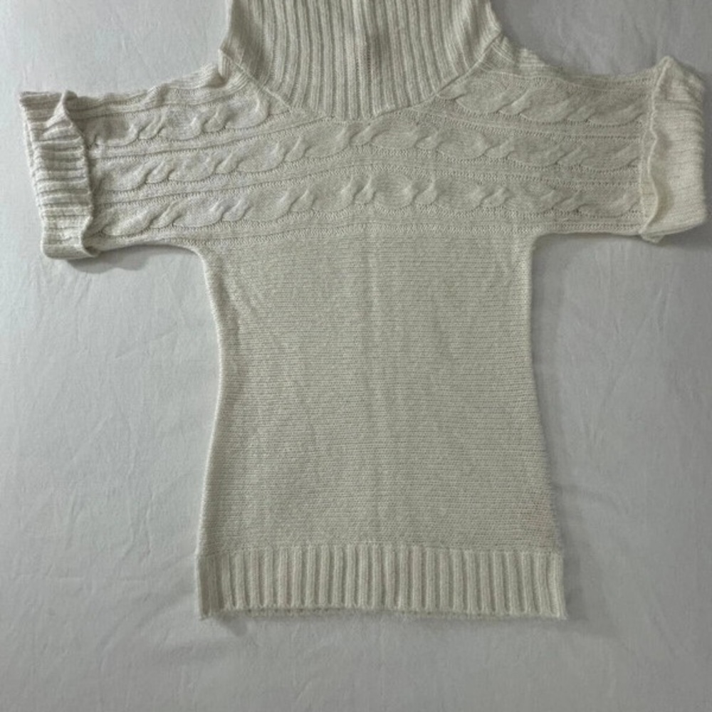 Derek Heart Cream Off-the-Shoulder Sweater Cable Knit